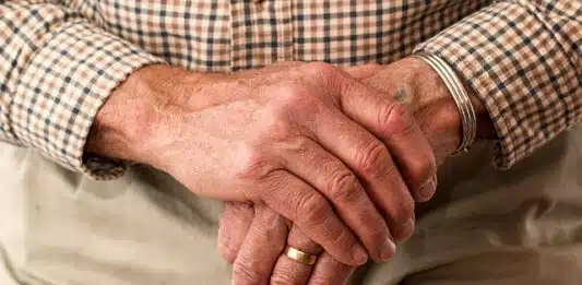 Comment bien choisir son aide à domicile en toute confiance